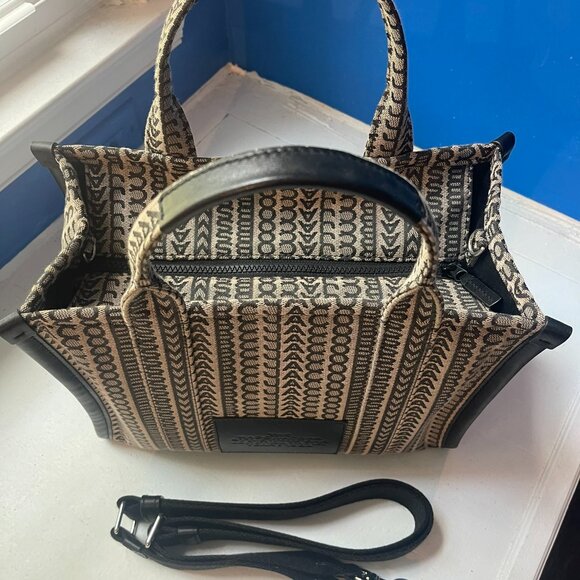 Marc Jacobs Monogram Jacquard Medium Tote - Picture 3 of 4